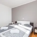 Apartment 3 Bedroom Stunning In *