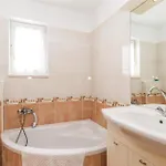 Apartment 3 Bedroom Stunning In Supetarska Draga