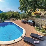 Apartment 3 Bedroom Stunning In *