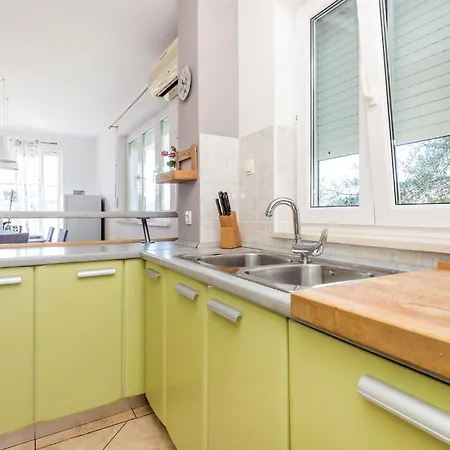 Apartment 3 Bedroom Stunning In Supetarska Draga